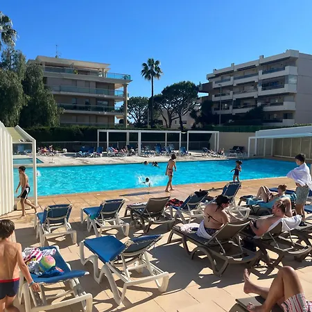 Apartment With Pool And