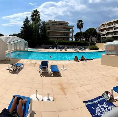 Apartment With Pool And