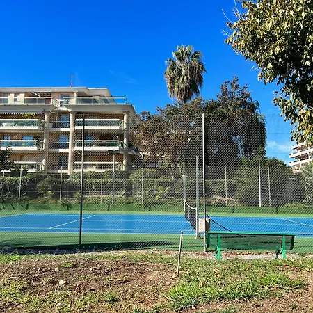 With Pool And * Saint-Laurent-du-Var